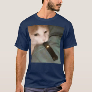 Camiseta gato golpeando una uva gorda