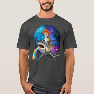 Camiseta Gato gracioso montando tiburón empujando espacio d