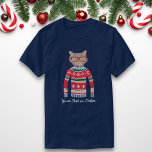 Camiseta Gato gracioso vistiendo gafas, Navidades feos suét<br><div class="desc">Camiseta de invierno divertida con gafas rojas de gato y suéter nórdico de Navidades "feos". En realidad, creemos que está bastante de moda! Personaliza con tu propio texto personalizado o simplemente elimina. Hace una camisa perfecta para un fiesta suéter de Navidades feos o una camisa navideña para cualquier amante del...</div>