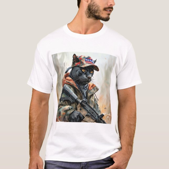 Camiseta Gato Guay MAGA con arma y pancarta NEGRA de camufl (Anverso)