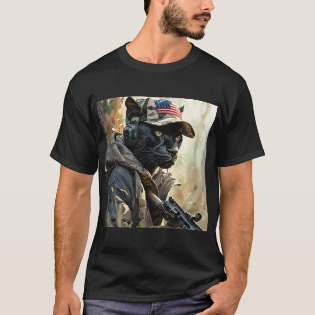 Camiseta Gato Guay MAGA con arma y pancarta NEGRA de camufl (Anverso)