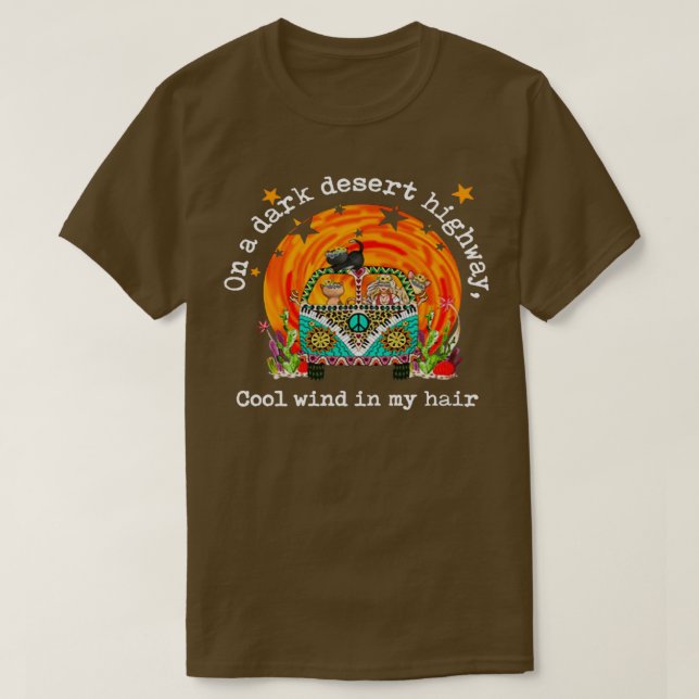 Camiseta Gato hippie en una carretera OSCURA DESIERTA, vien (Diseño del anverso)