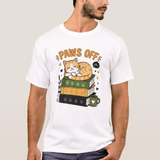 Camiseta Gato Lindo Durmiendo sobre Libros Patas Divertidas