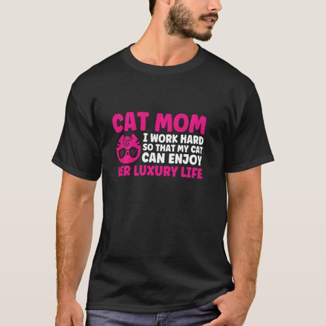 Camiseta Gato Mamá Trabajo Mucho Para Que La Madre Lanza (Anverso)