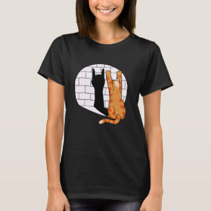 Camiseta gato mecedor mostrando puño de metal gatito mecedo