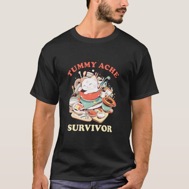 Camiseta Gato Meme Sobreviviente de Dolor de Barriga (Anverso)