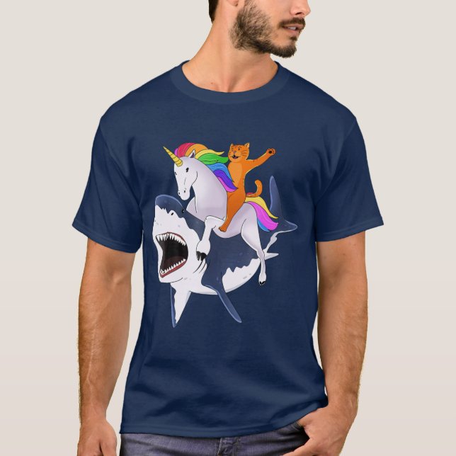 Camiseta Gato montando unicornio montando regalo de tiburón (Anverso)