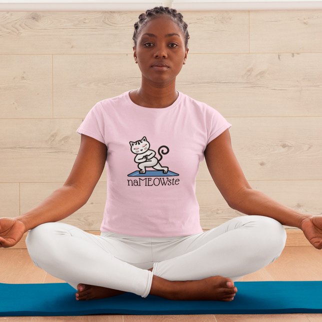 Camiseta Gato NaMEOWste en una manga mediadora de yoga (Beauty Gold Dusted Mascara Eye Lashes Luxurious Loyalty Card)