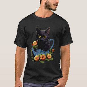Camiseta Gato Negro Con Una Regadera Y Flores Jardinería