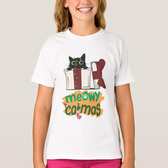 Camiseta Gato negro de Santa Claus enredado en luces de árb (Anverso)