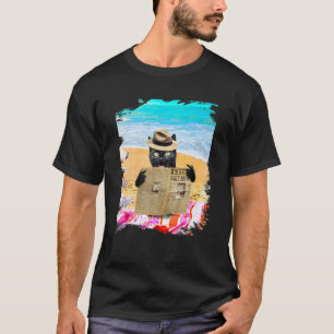 Camiseta Gato negro leyendo periódico en la playa