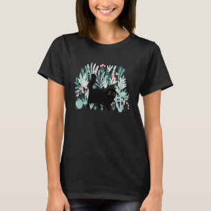 Camiseta Gato negro lindo caminando en jardín flor preciosa