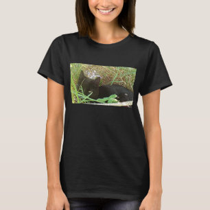 Camiseta Gato negro que oculta en hierba