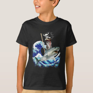 Camiseta Gato Pirata Montando Tiburón Surfista Ola Japonesa