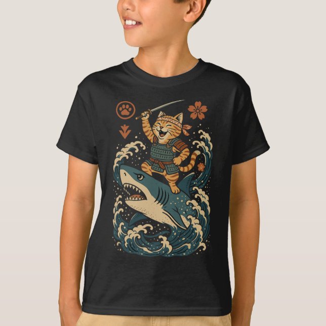 Camiseta Gato Samurái Inspirado en Ukiyo-e Surfando Olas Gr (Anverso)