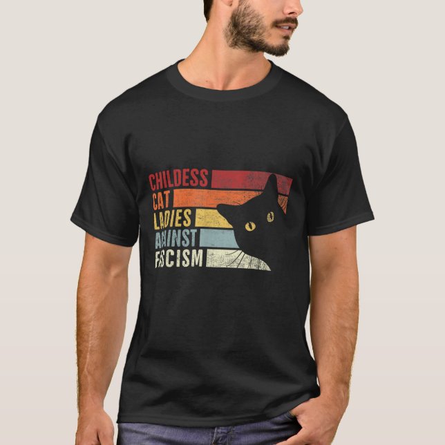 Camiseta Gato sin hijos contra el fascismo femenino (Anverso)