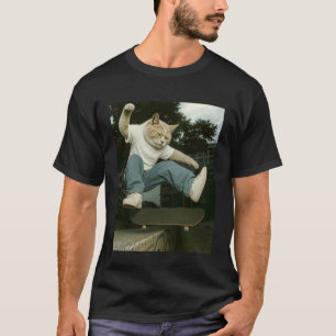 Camiseta Gato Skater en medio de truco en escena de calle