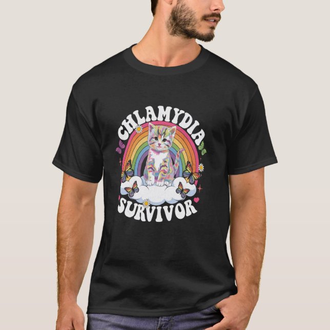 Camiseta Gato Superviviente de Clamidia Meme Arcoíris Hombr (Anverso)