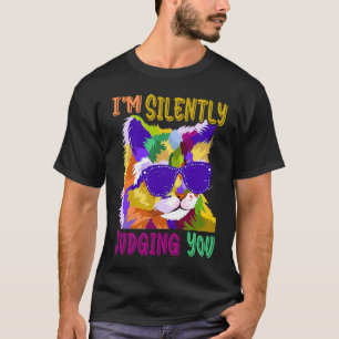 Camiseta Gato te estoy juzgando en silencio hago lo que qui