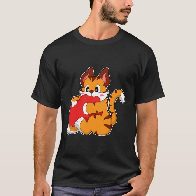Camiseta Gato tigre enamorado del corazón. PNG (Anverso)