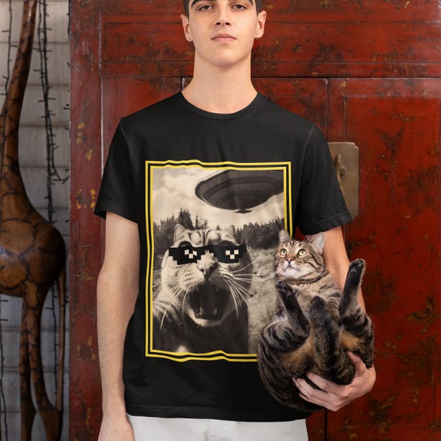 Camiseta gato tomando selfie meme ufos (Subido por el creador)