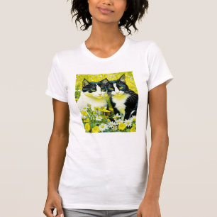 Camiseta Gatos adorables sentados en un campo de margaritas