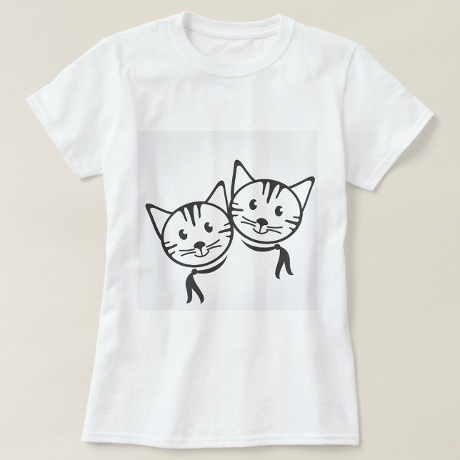 Camiseta Gatos de moda (Two cartoon cats in black and white, one on the left and one on the right, overlapping each other!)