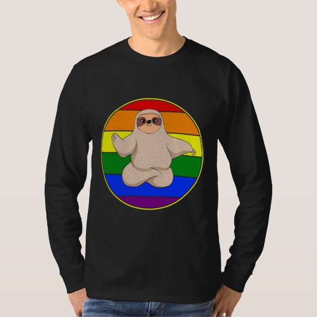 Camiseta Gay Sloth Yoga Lgbtq Pride Studios (Anverso)