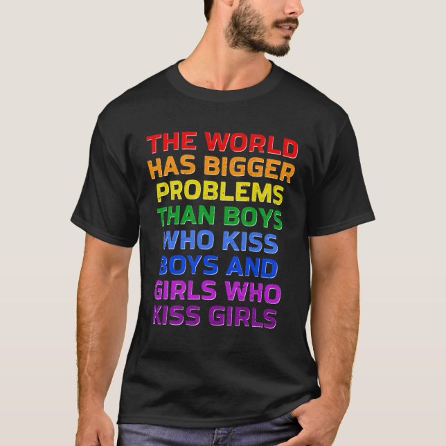Camiseta Gay The World Has Bigger Problems Rainbow LGBT Pri (Anverso)