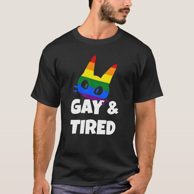 Camiseta Gay y cansado (Anverso)