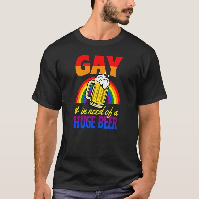 Camiseta Gay Y Necesidad De Una Enorme Cerveza Lgbtq Queer  (Anverso)