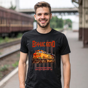 Camiseta GE ES44AC GEVO Locomotora y bandera estadounidense