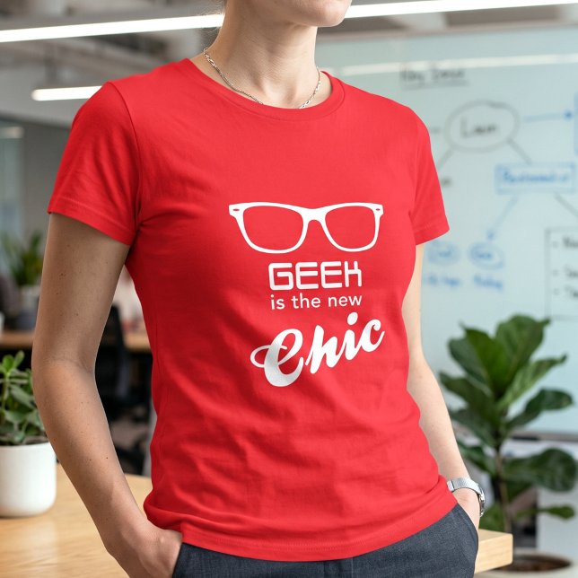 Camiseta Geek Es Lo Nuevo Chic - Orgullo Nerd (Subido por el creador)
