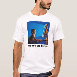 Camiseta Geeked en el nacimiento