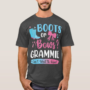 Camiseta Gender reveal boots or bows Grammie matching baby 