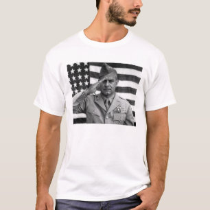 Camiseta General James Doolittle Saluting -- WW2