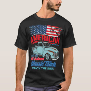 Camiseta Gente del orgullo gay de un camión viejo estadouni