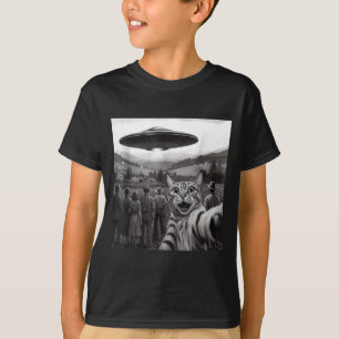 Camiseta Gente viendo selfies de gatos con un alien diverti