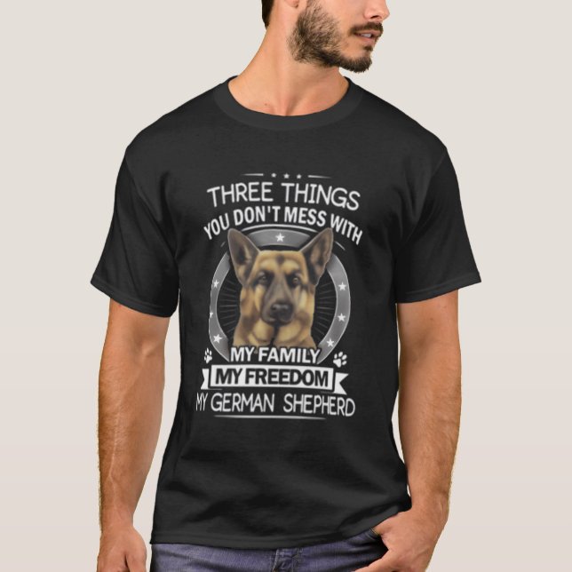 Camiseta Ger Shepherd Tres Cosas Que No Tienes (Anverso)