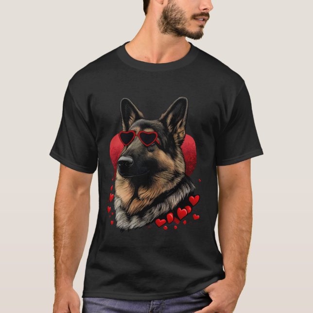 Camiseta German Shepherd Valentines Day Dog Mom  Dad Love V (Anverso)
