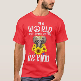 Camiseta Gilden Elephant Sunflower Be Kind Graphic Tee
