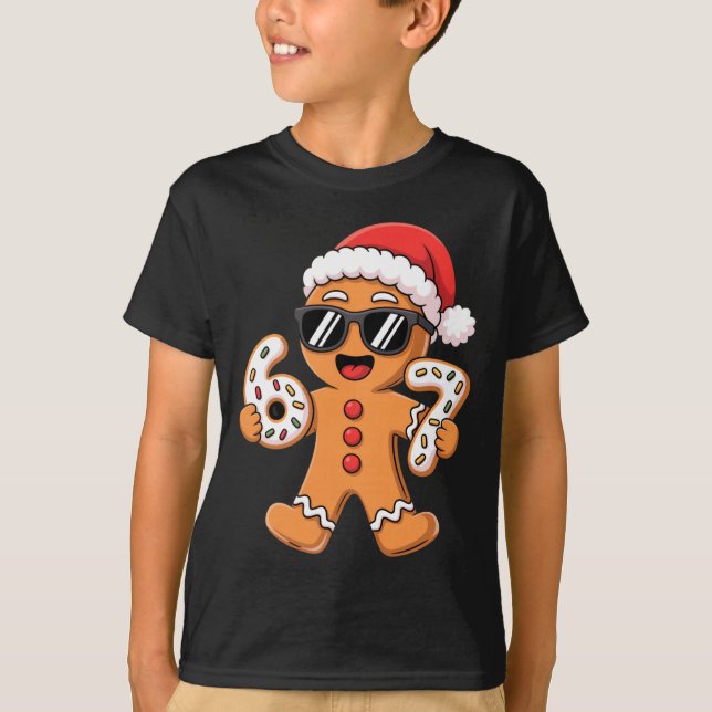 Camiseta Gingerbread Santa With Sungles Holding 67 Cookies  (Anverso)