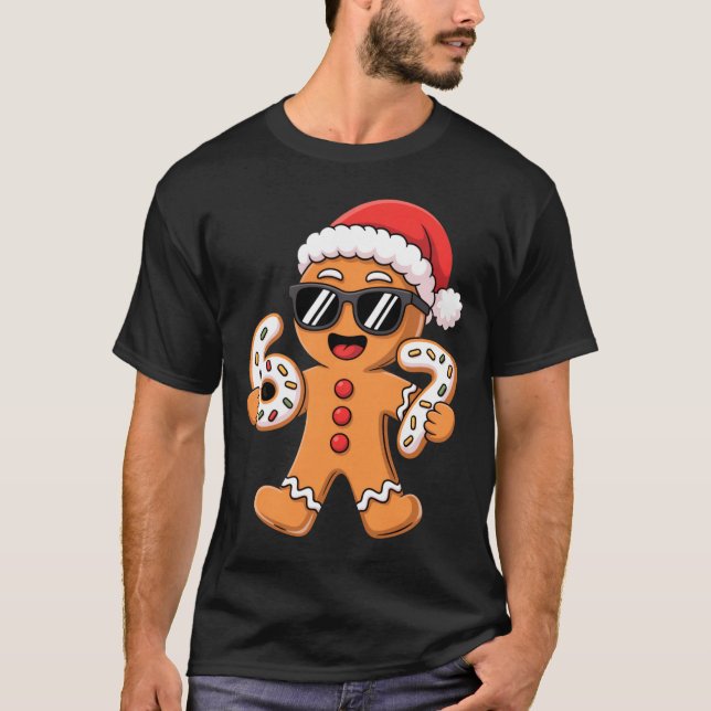 Camiseta Gingerbread Santa With Sungles Holding 67 Cookies  (Anverso)