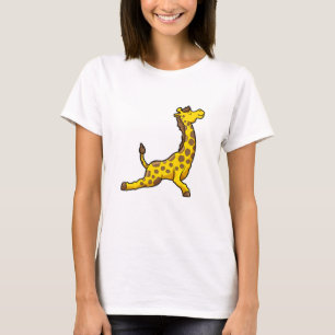 Camiseta Girafa en ejercicios de estiramiento de yoga en la