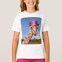 Girafa en un gorra rosa brillante