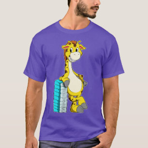Camiseta Giraffe con pila de libros