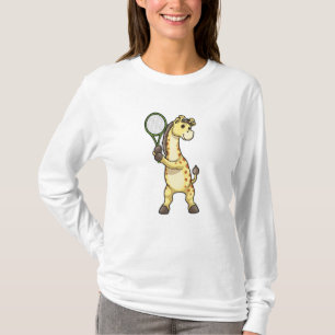 Camiseta Giraffe en el tenis con raqueta de tenis