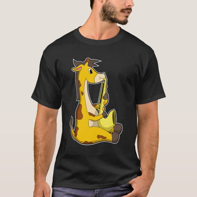 Camiseta Giraffe en la música con saxofón.PNG (Anverso)