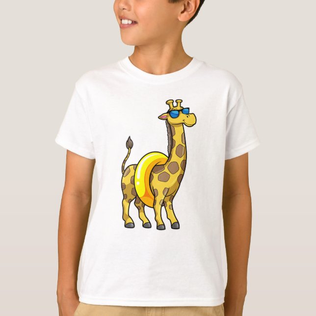 Camiseta Giraffe en la playa con anillo de natación y gafas (Anverso)
