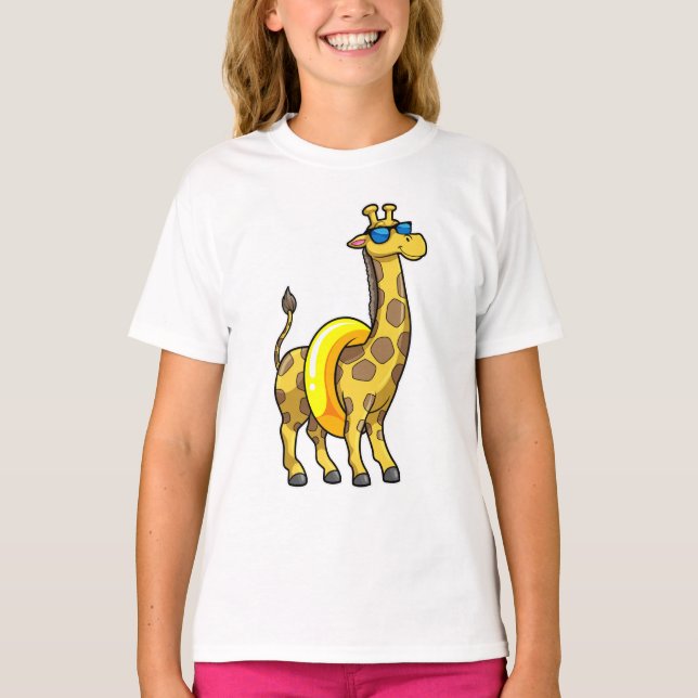 Camiseta Giraffe en la playa con anillo de natación y gafas (Anverso)